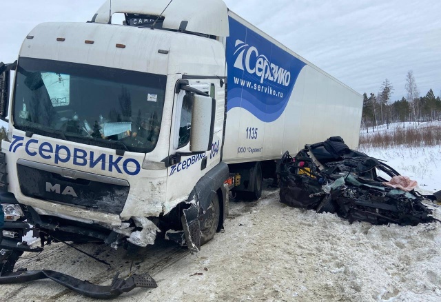 Семья погибла в аварии на трассе в Красноярском крае