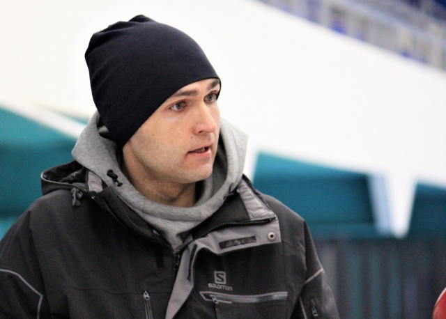 Двое родителей избили тренера детской команды по хоккею с мячом в Красноярске