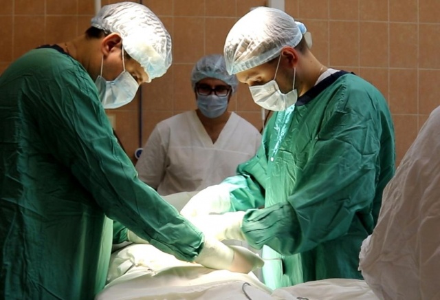 13-летняя девочка попала в реанимацию после катания на плюшке под Красноярском