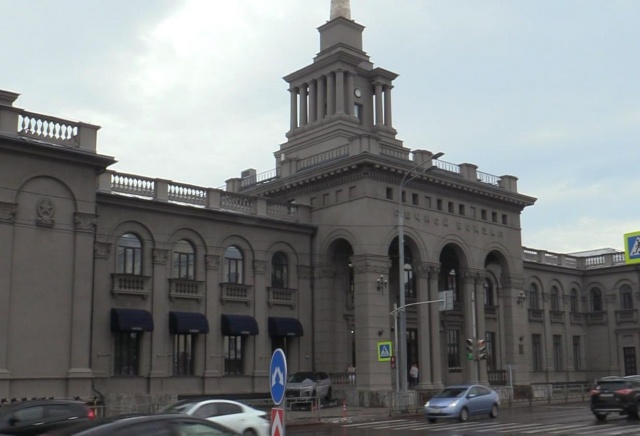 «Бесплатно по вторникам и пятницам с 10:00 до 12:00»: почему новые ограничения для фотосессий у речного вокзала Красноярска незаконны?