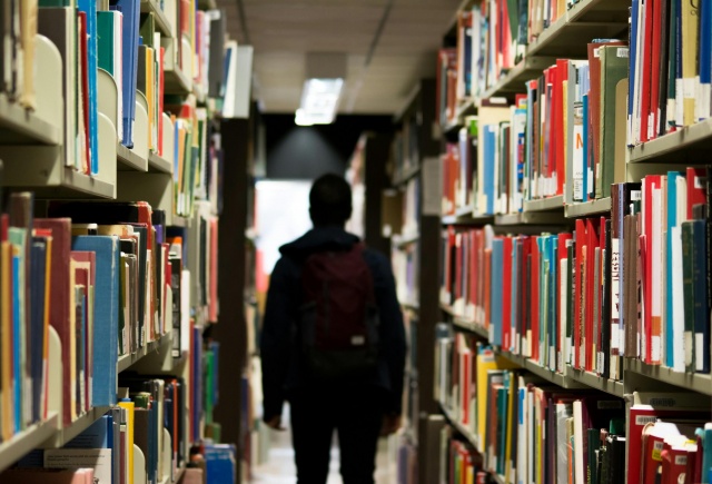 Поборы в школах и справки от врачей в яслях: ответы на вопросы родителей о работе школ и детсадов