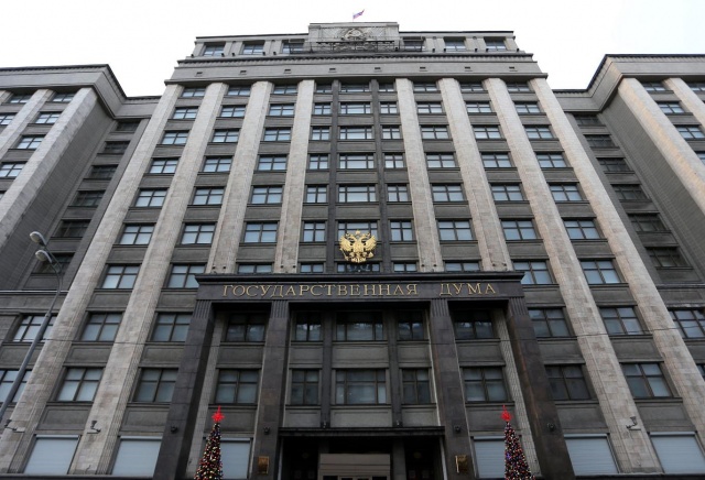 Штраф за летнюю резину, двойная пенсия и авторизация на российских сайтах: какие законы вступят в силу в декабре