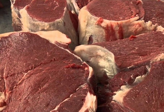Красноярский предприниматель поставлял мясо с паразитами в школы и детсады 
