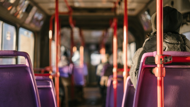 «Спасибо, что не 56»: специальный эфир ТВК о подорожании проезда в красноярских автобусах