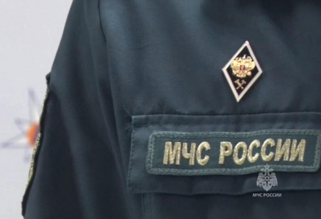 Пожарные спасли женщину и 10-летнего мальчика из горящей многоэтажки в Красноярске