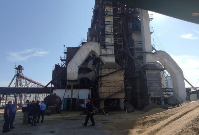 Двоих рабочих насмерть засыпало зерном в Назаровском районе