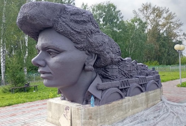 Скульптуру «Тайга» в поселке Нижняя Пойма раскритиковали в соцсетях: что на это ответил ее автор?