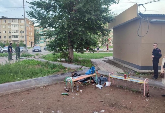 В Ачинске мужчина зарезал женщину у подъезда