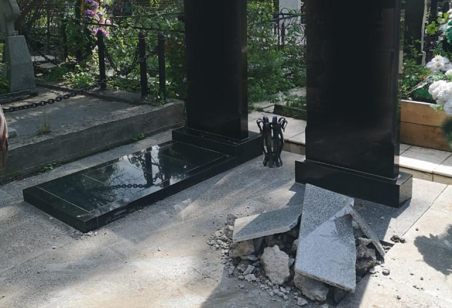 Красноярец «подселил» прах тещи в могилу матери и сестры на Бадалыкском кладбище