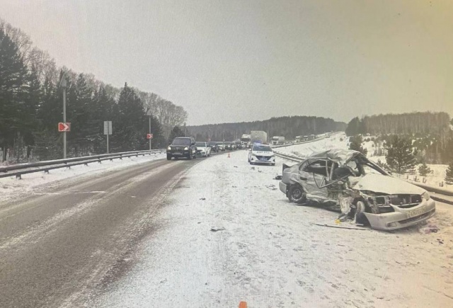 Женщина выехала на «встречку» и погибла в аварии под Красноярском