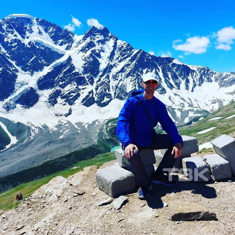 Красноярец сорвался со скалы во время забега в Карачаево-Черкесии