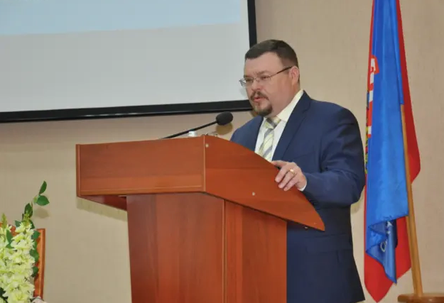 Экс-главу Фонда соцстрахования Красноярского края осудили на 6 лет: он брал взятки за контракты на лечение детей-инвалидов