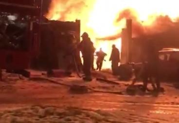 Частный дом загорелся в Красноярске: пострадал мужчина