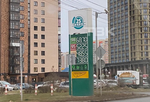 Бензин в Красноярске подешевел на 5 рублей