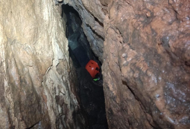 Пещеры, лес, скалы: второй день спасатели продолжают поиски Усольцевых в Партизанском районе