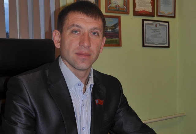 Экс-директор школы в Березовском районе устраивал на работу «мертвые души»