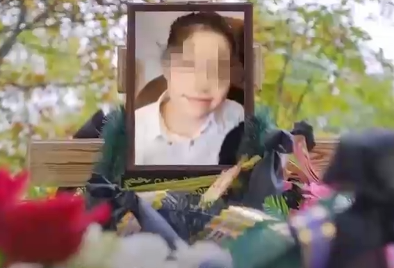 Красноярская блогер публиковала фото фейковых надгробий с детьми своих недоброжелателей