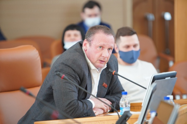 Красноярский депутат Вячеслав Дюков попросил снять с себя полномочия — он решил пойти на СВО 