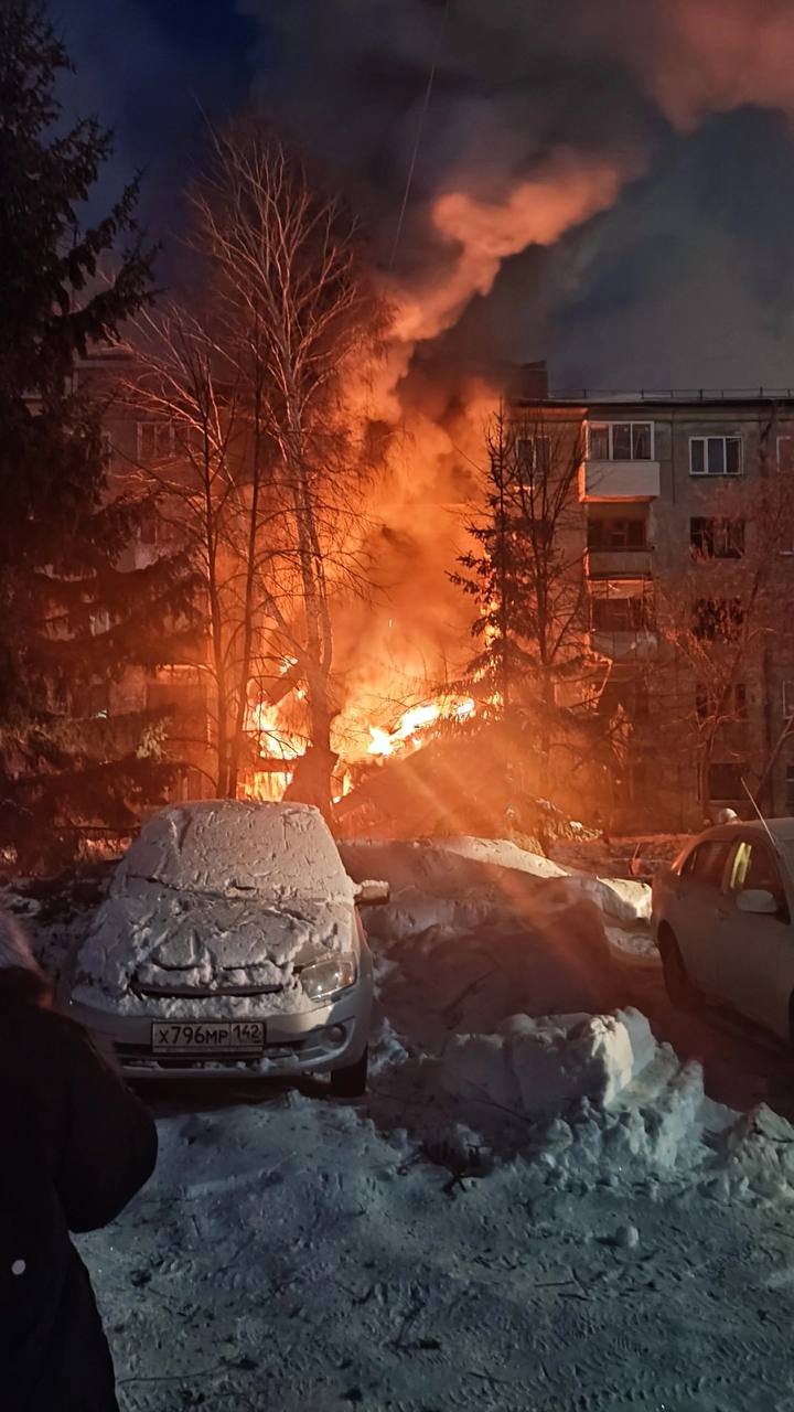 В Новосибирске после взрыва газа обрушился подъезд пятиэтажного дома: есть  погибший и пострадавшие