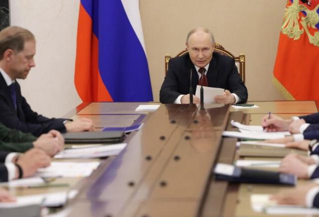 Владимир Путин собрал совещание по обеспечению внутреннего рынка топливом: главное