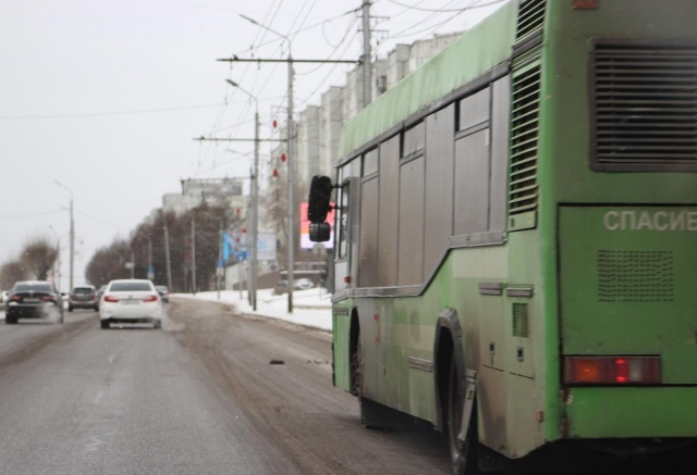 В Красноярске 13-летнюю девочку высадили из автобуса