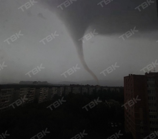 Ночной смерч сфотографировали в Красноярске