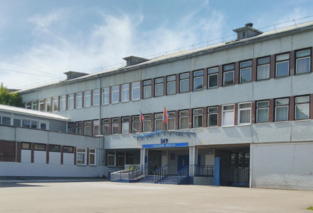 Родители красноярских подростков, устроивших полуголую вечеринку, собирают подписи в поддержку школы