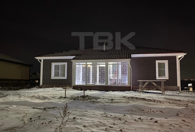 «Мы в 90-е годы попали?»: Бизнесмен Генералов пытается выжить из дома красноярцев, купивших дом в Нанжуль-Солнечном