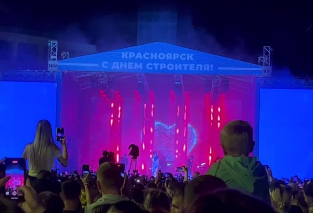  «Под грустный дэнс»: как прошел концерт Artik&Asti в Красноярске