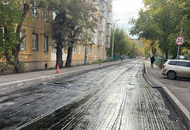 На 10 улицах Красноярска продолжается дорожный ремонт: когда завершат работы