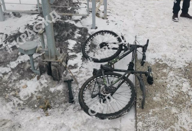 Электричка сбила велосипедиста в Красноярске: парень получил травмы