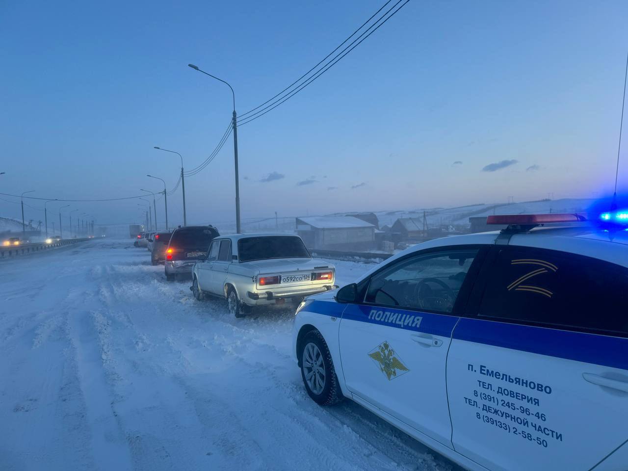 12 машин столкнулись на трассе в красноярский аэропорт