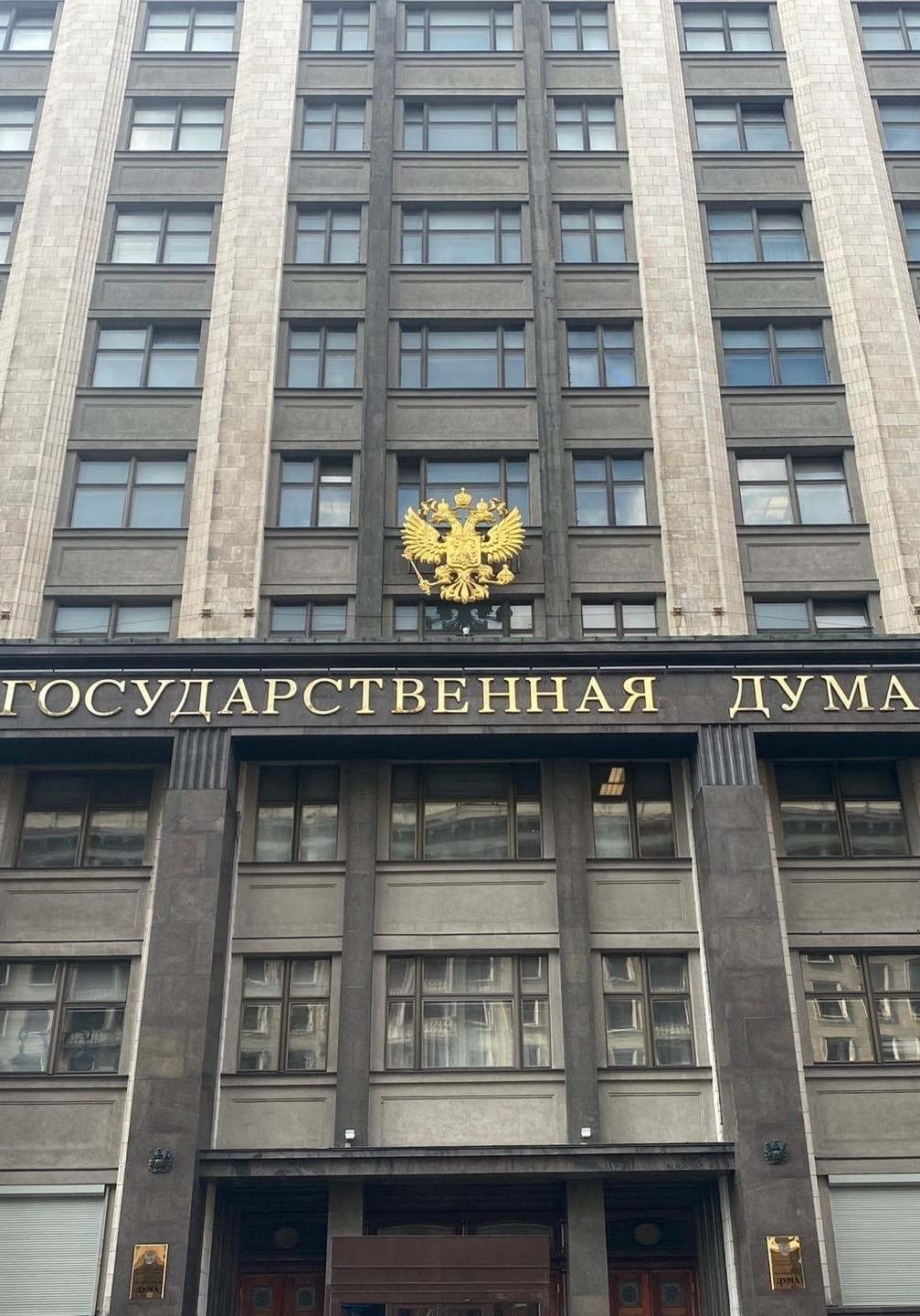 Анестезия у стоматолога, вейпы и повышение пенсий: новые законы октября в России