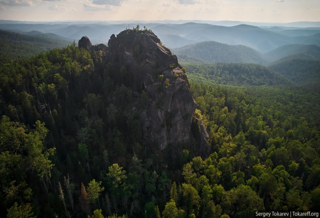 «Беречь от вмешательства человеческого»: красноярцы выступили против установки сотовой вышки на Столбах
