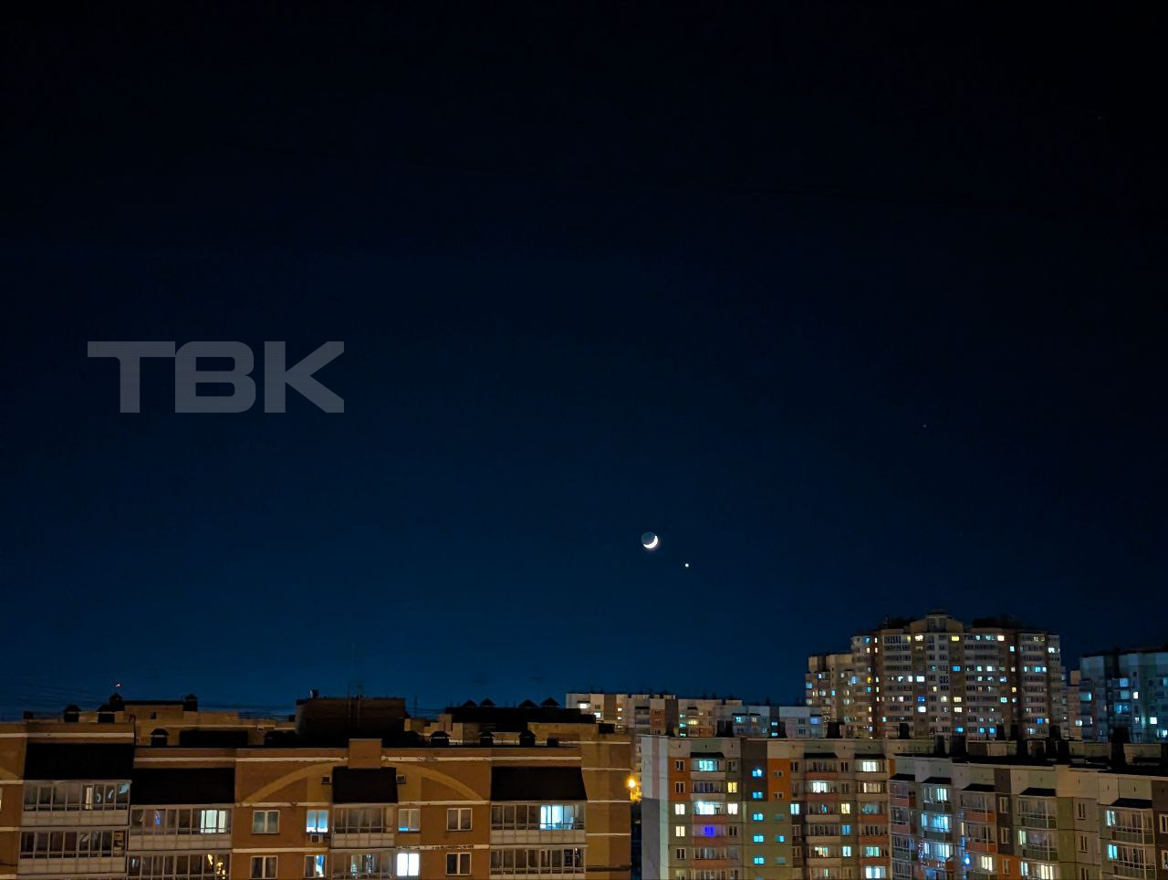 Парад планет 2024. Ночное небо в городе. Небо с планетами. Фото парада планет 28 августа 2024 года. Парад планет 2024.