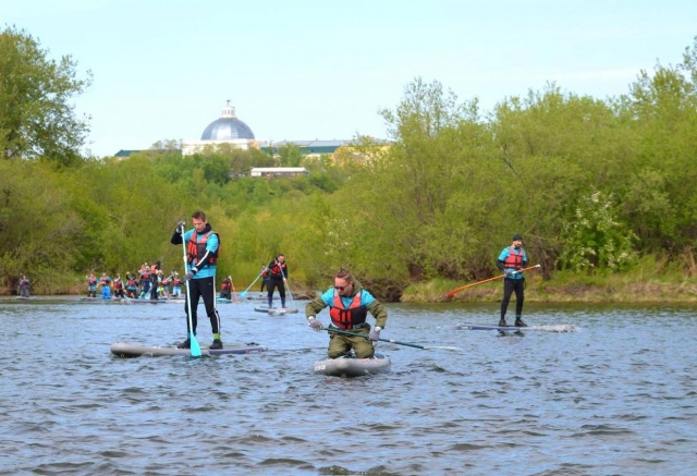 Субботник на сапбордах: сотрудники «Командора» вывезли более 700 кг мусора с островов у Вантового моста