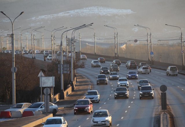 В Красноярске предложили регулировать движение автомобилей во время режима «черного неба»