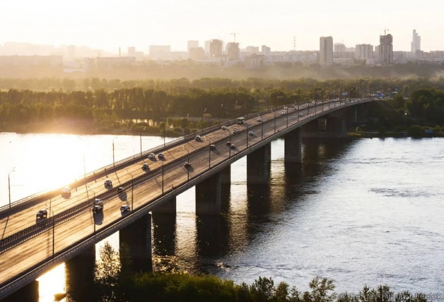 В Красноярске начался ремонт Октябрьского моста