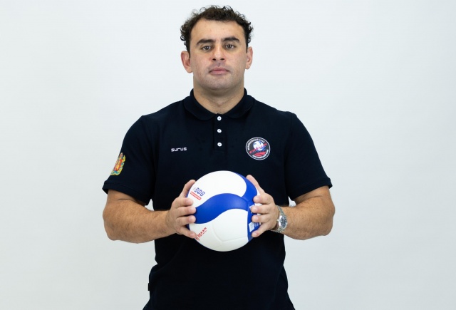 Врач волейбольного «Енисея» спас 9-летнего школьника на борту самолета