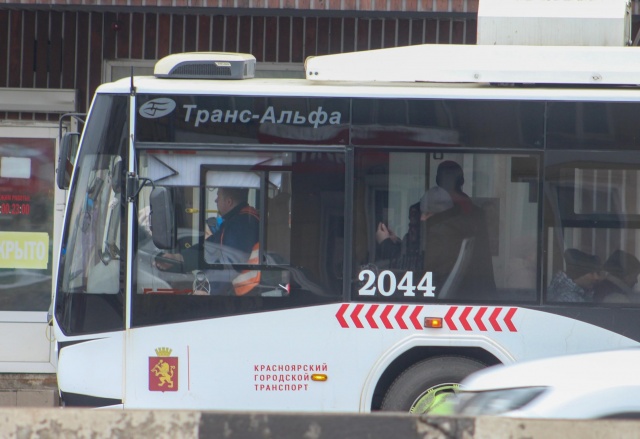 «Пытались меня высадить»: терминалы оплаты перестали работать в городском транспорте Красноярска