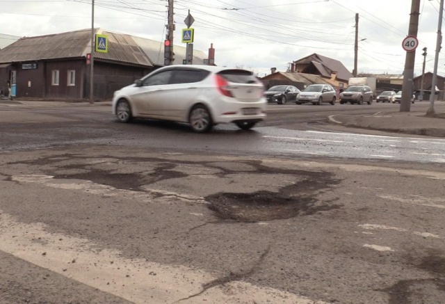 «Асфальт сошел вместе со снегом»: Красноярск готовится к сезону дорожного ремонта