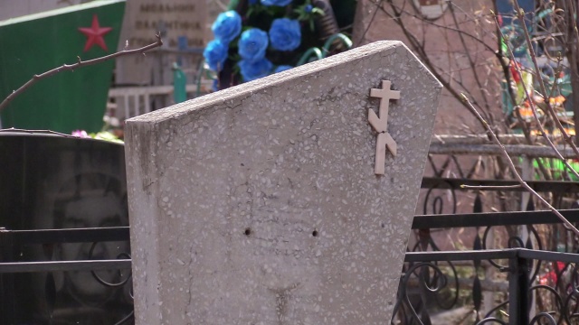 Красноярцев не пропустили на кладбище, чтобы сделать оградку