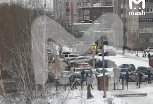 Восьмиклассница устроила стрельбу в школе в Брянске: есть погибшие 