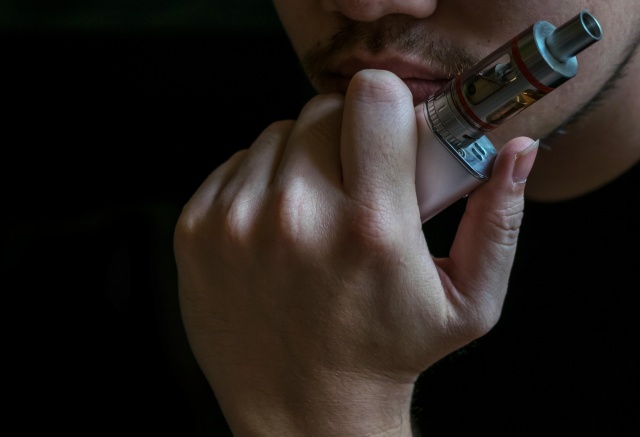 Владимир Путин поддержал запрет вейпов в России: когда могут принять закон