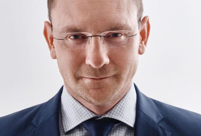 Присвоил и разделил с управляющим: экс-замминистра спорта края задержали по делу о махинациях в «Платинум Арене»