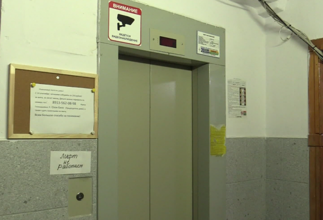 В многоэтажке на Щорса умер пожилой красноярец: соседи считают, что причиной стал неработающий лифт