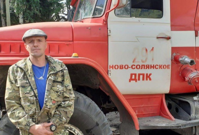 В Красноярском крае мужчина спас из пожара месячного младенца