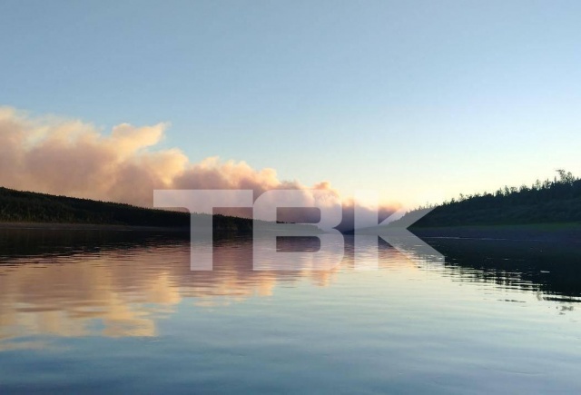 Лесной пожар подошел к поселку Тутончаны в Эвенкийском районе