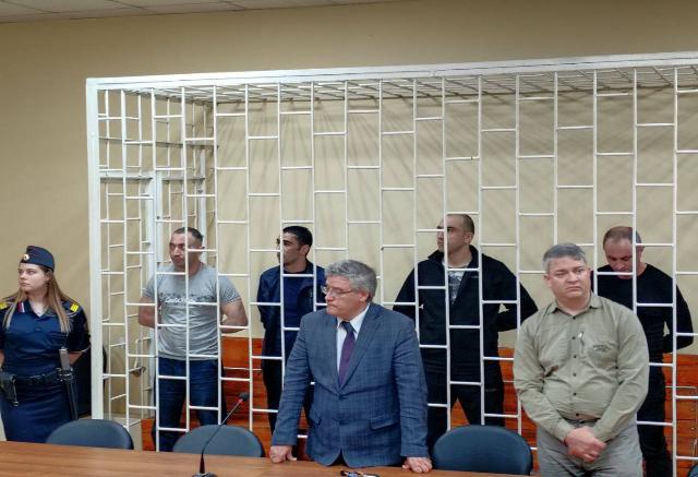  «Избивали арматурой и молотком»: четверым азербайджанцам вынесли приговор за убийство мужчины в Шарыпово