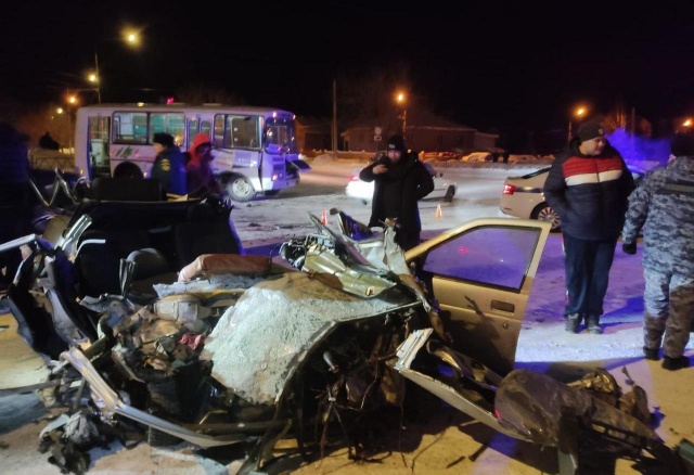 Семь человек пострадали в аварии с автобусом и легковушкой в Зеленогорске